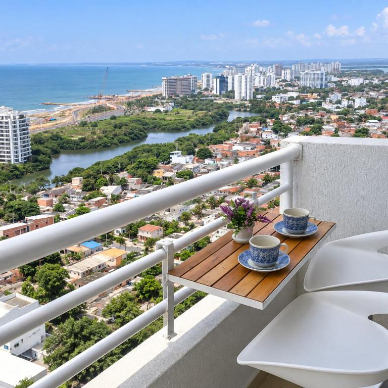 Balcón con Vista al Mar y Kit de Playa - Two-Bedroom Apartment - 1