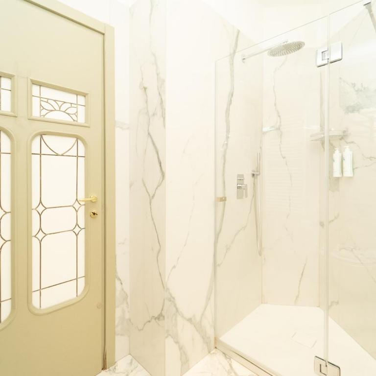 Refined apartment in the heart of Como with Balcony - Apartment mit 1 Schlafzimmer - 5