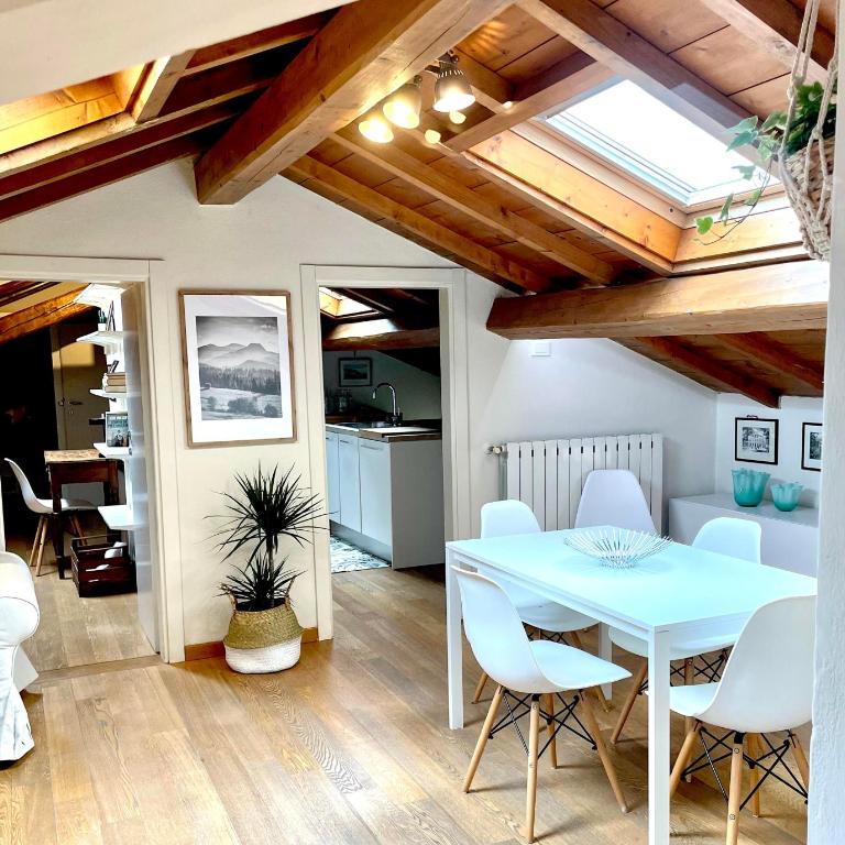 Elegante Mansarda di 100mq a Lucca Fuori ZTL con Ascensore - Two-Bedroom Standard Apartment - 1