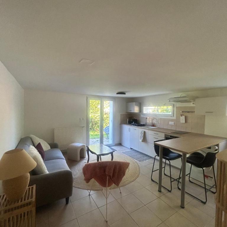 Charmant T2 à 10 min du lac - Appartement 1 Chambre avec Jardin - 17