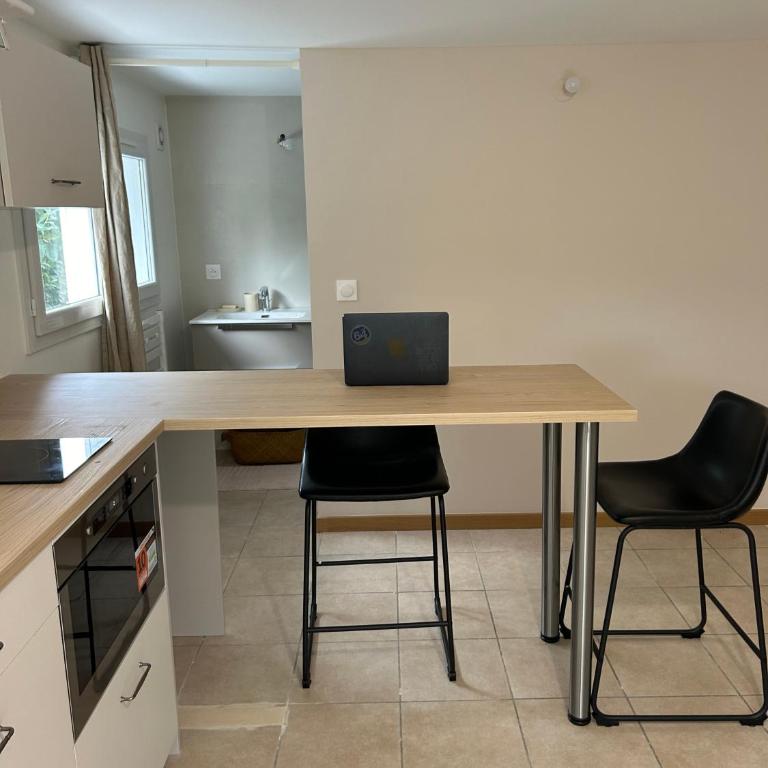 Charmant T2 à 10 min du lac - Appartement 1 Chambre avec Jardin - 10
