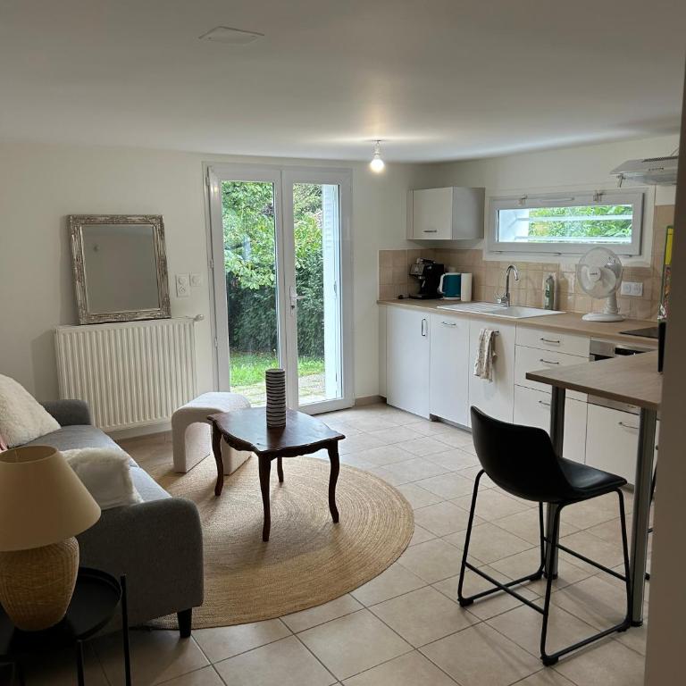 Charmant T2 à 10 min du lac - Appartement 1 Chambre avec Jardin - 1