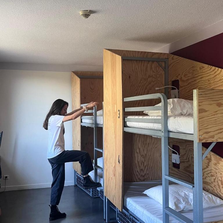 Auberge de Jeunesse Barbey - Youth Hostel Bordeaux - Lit dans Dortoir pour Femmes de 4 Lits - 4