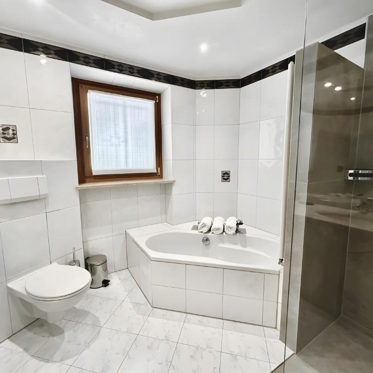 Apartments Tratter - Appartamento Deluxe con 2 Camere da Letto e Vista Giardino - 10
