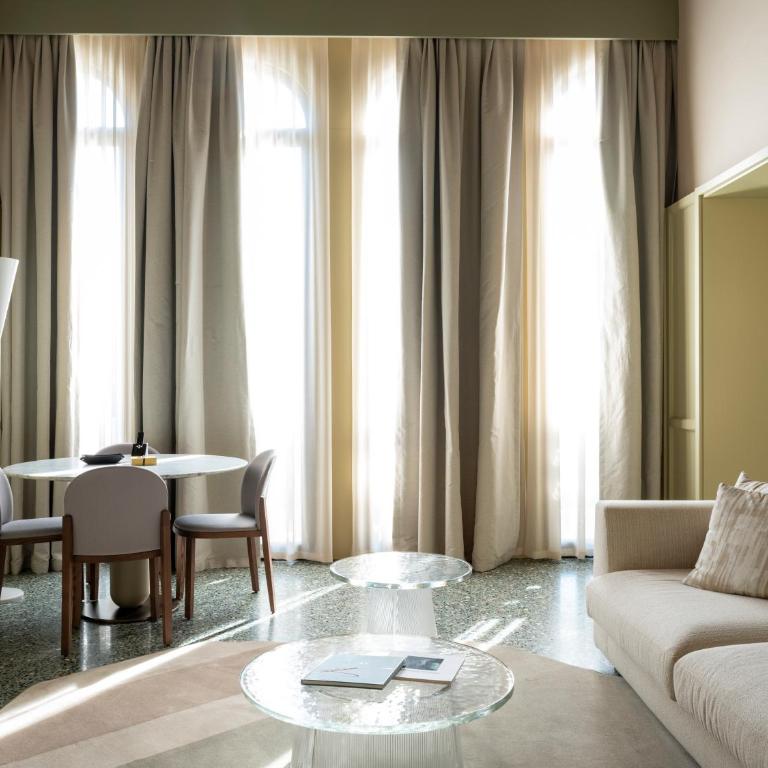 Elizabeth Unique Venice - A Member of Design Hotels - Spa Suite with Canal View - 1