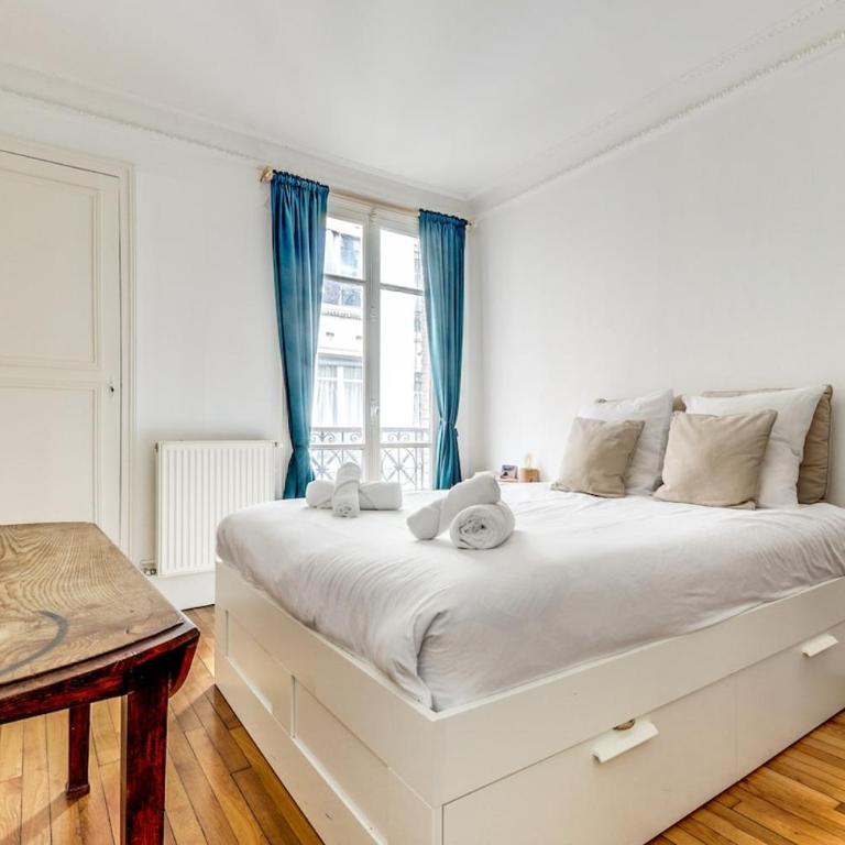 Appart confortable près Montmartre - 4 personnes - Two-Bedroom Apartment - 13