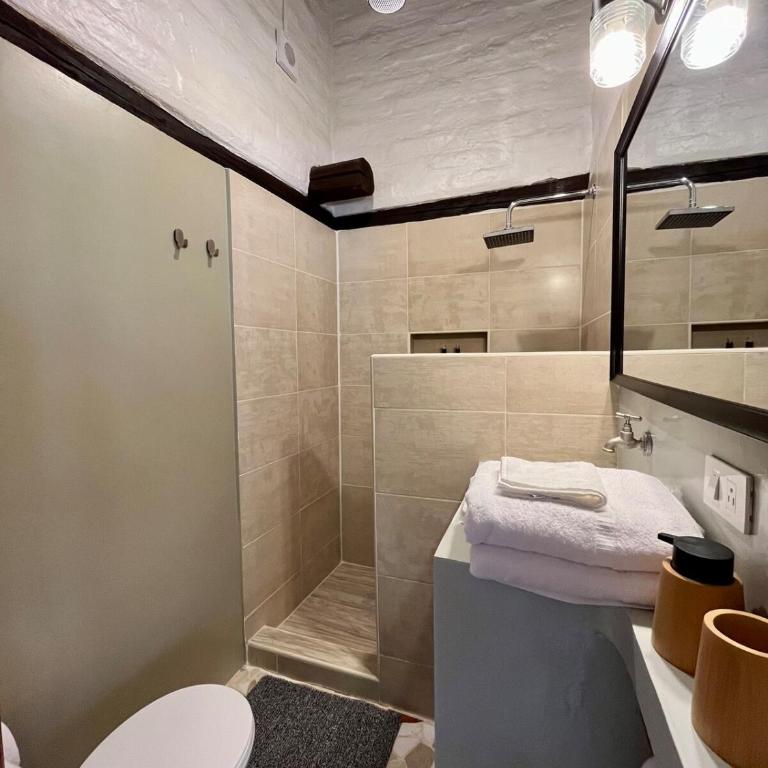 Inca Haus - Modern Studio with Free Parking - One-Bedroom Apartment - 8