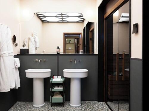 Elizabeth Unique Venice - A Member of Design Hotels - Spa Suite with Canal View - 2
