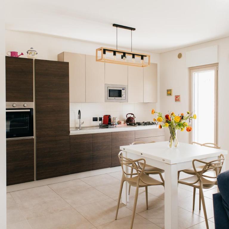 Brezza di Bari, Terrace & Free Parking, family and group apartment by Leviora Collection - Appartamento con 2 Camere da Letto - 4