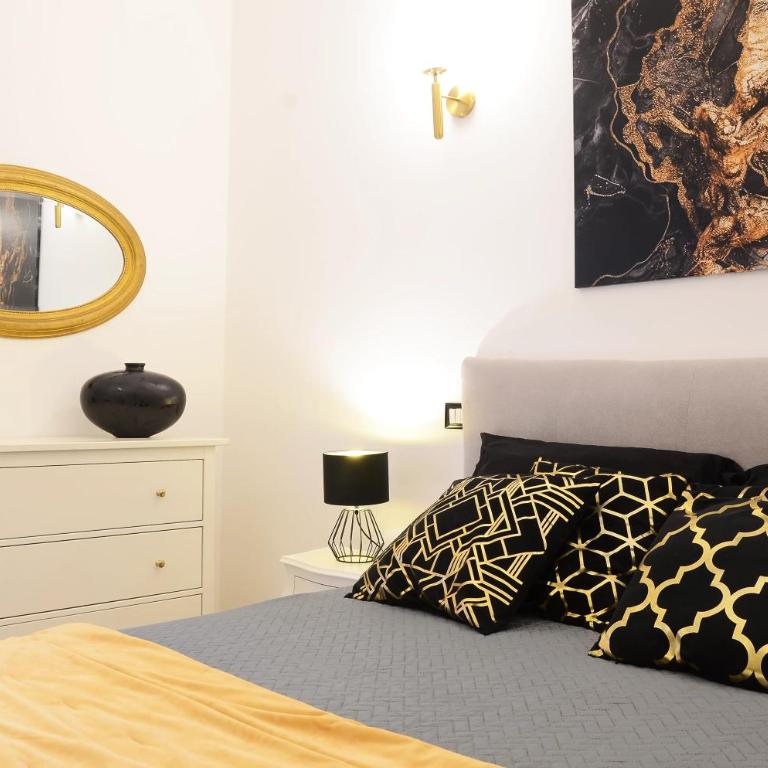 Casa Decò Guest House 2026 - Zimmer mit Kingsize-Bett und Balkon - 1