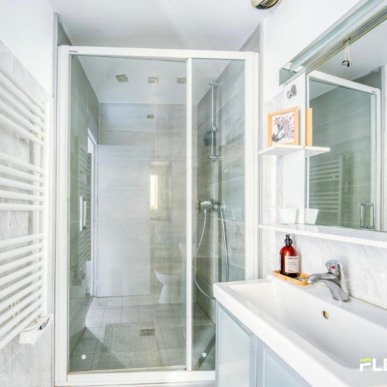 rue Lepic 75018 - T2 - Apartment - 12