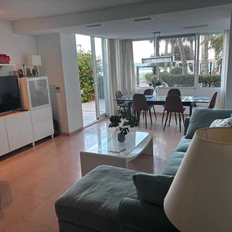 Beachfront apartment with Sea Views, Pool, Parking - Apartamento de 2 dormitorios - 8