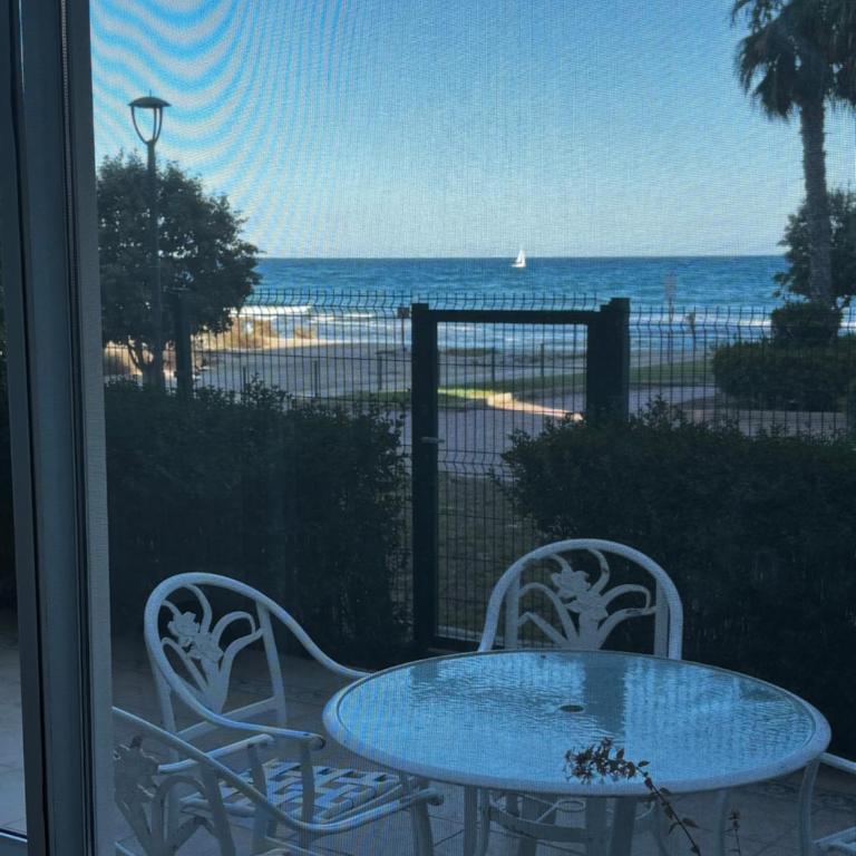Beachfront apartment with Sea Views, Pool, Parking - Apartamento de 2 dormitorios - 3