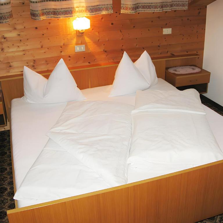 Haus Kristall - Standard Zimmer mit Queensize-Bett - 2