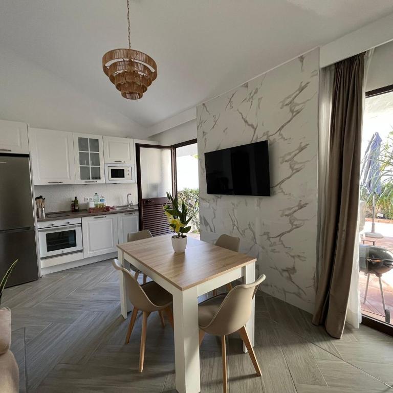 Estepona - Playa - Villa de 2 dormitorios con terrazas al lado del mar AL7 - Apartamento - 10