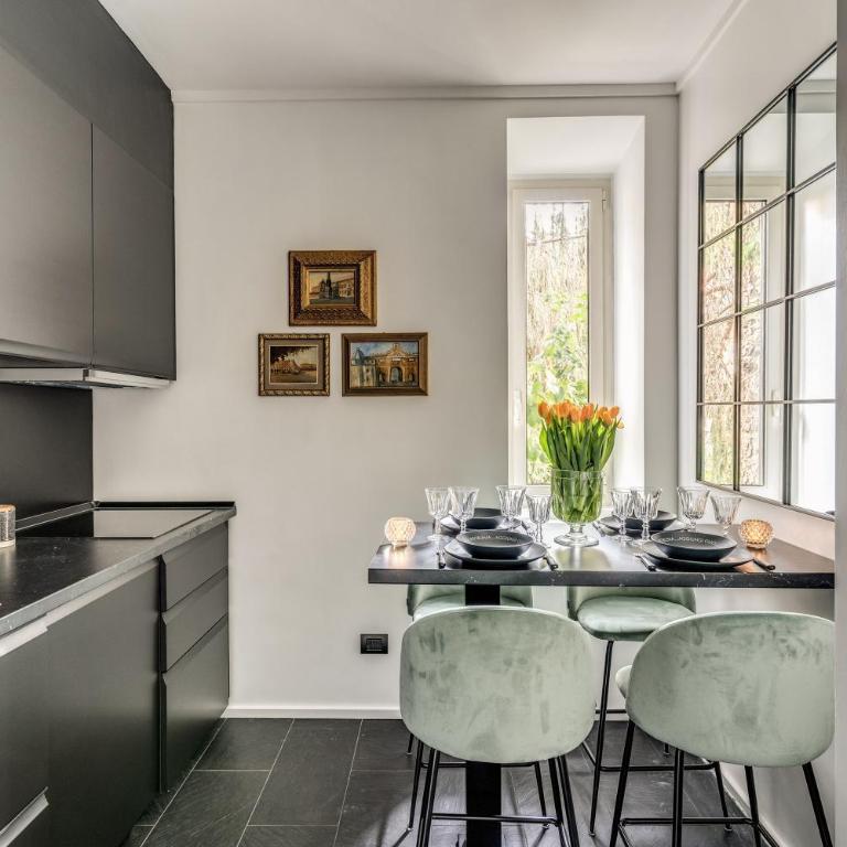 Cozy terrace Vatican apartment - Two-Bedroom Deluxe Apartment with Balcony - 3