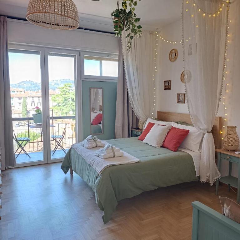 Colors of Florence 2 bedrooms, near city center, near bus stop - Two-Bedroom Apartment - 1
