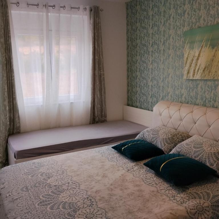 Green Hill Lux Apartments - One-Bedroom Apartment - 78