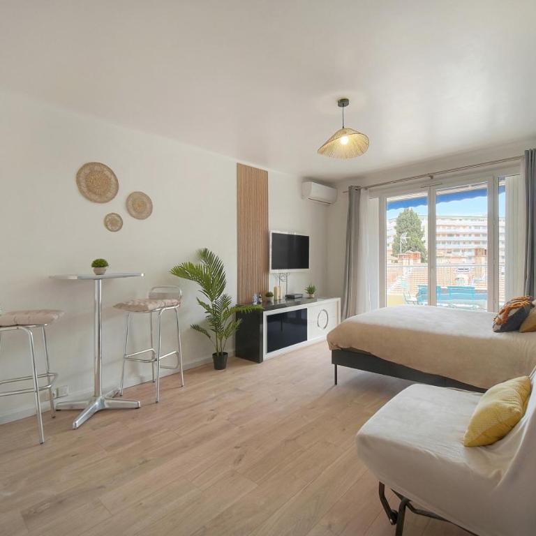 FRGK 'Wilson Palace' AC WIFI FIBRE Terrasse 5min des Plages - Studio avec Balcon - 15
