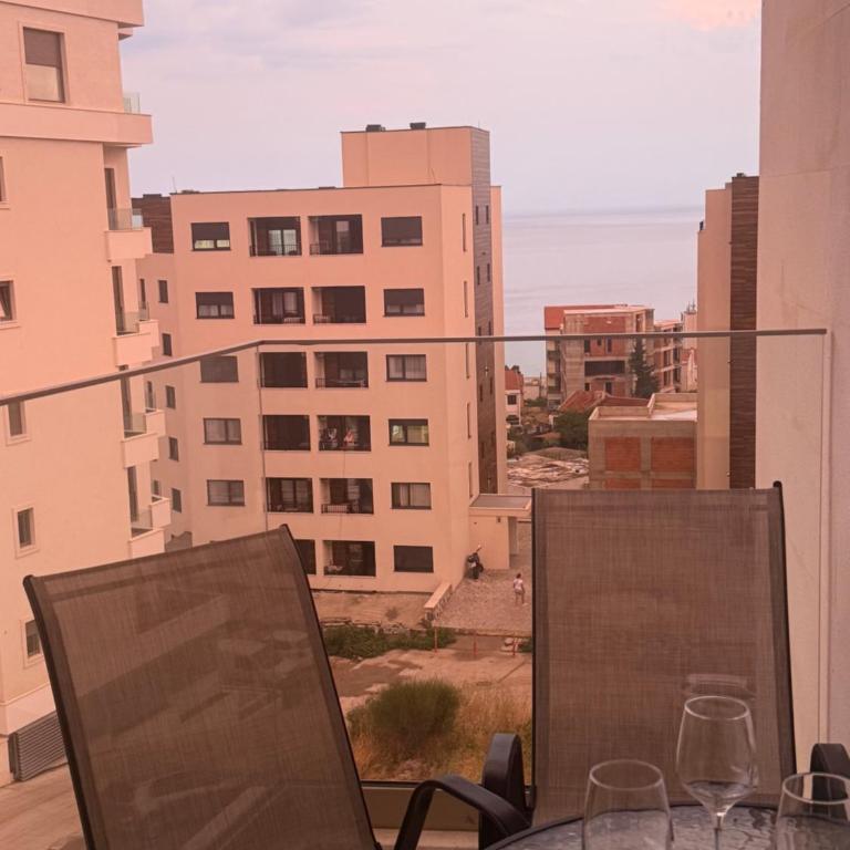 Modern Two Bedroom Apartment with Partial Sea View, Pool and Parking - Apartman sa 2 Spavaće Sobe - 40