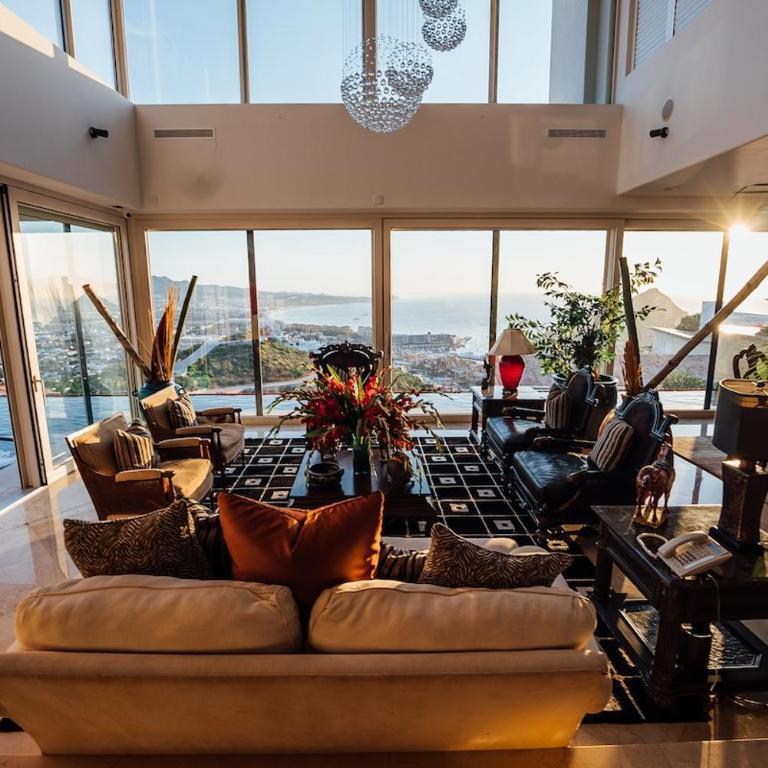 Pedregal Villa with 75-ft Pool and Panoramic Views - Villa - 7