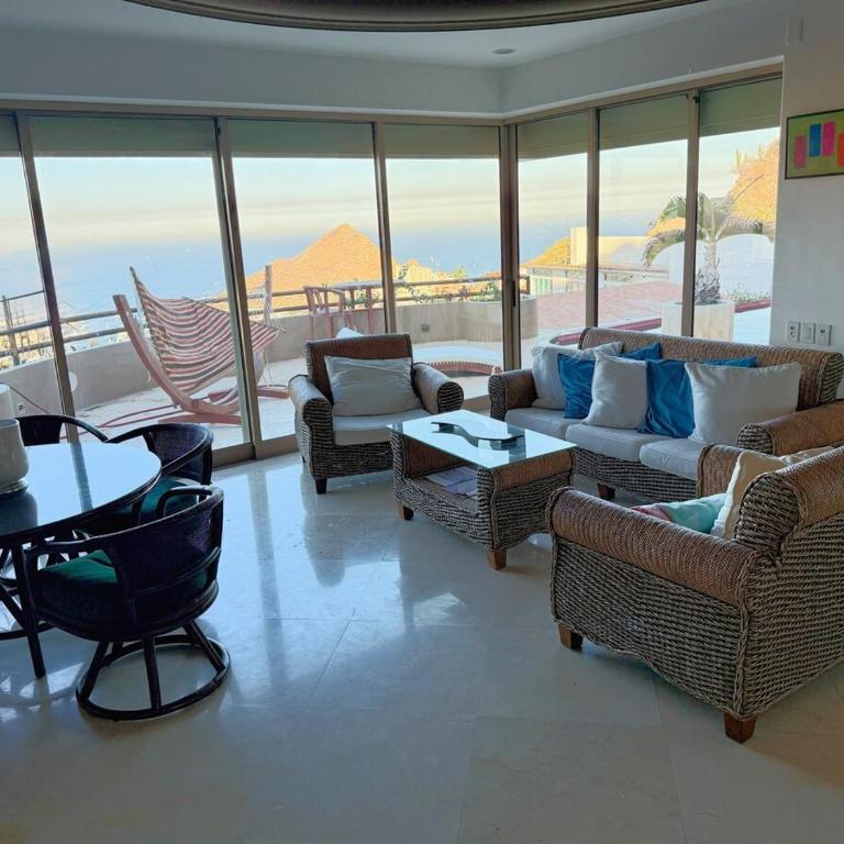 Pedregal Villa with 75-ft Pool and Panoramic Views - Villa - 24
