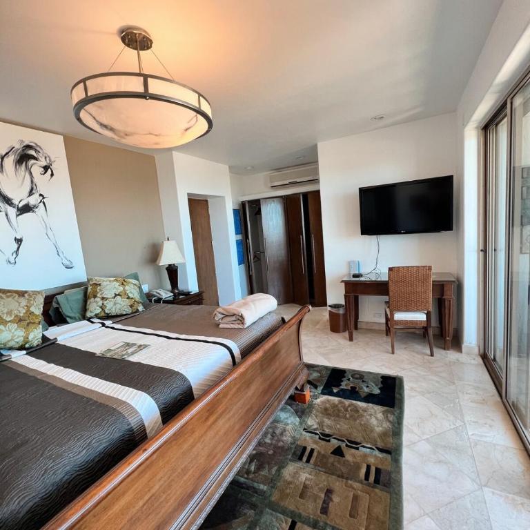 Pedregal Villa with 75-ft Pool and Panoramic Views - Villa - 26