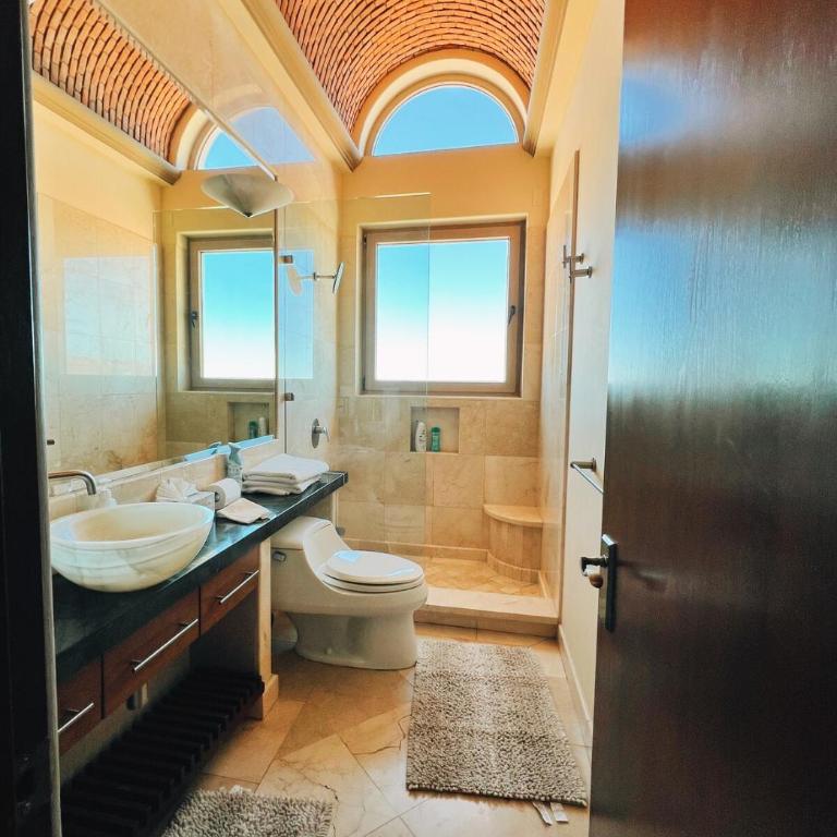 Pedregal Villa with 75-ft Pool and Panoramic Views - Villa - 45
