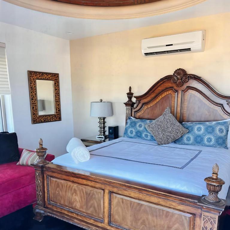 Pedregal Villa with 75-ft Pool and Panoramic Views - Villa - 53