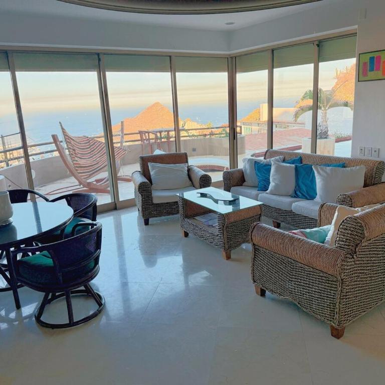 Pedregal Villa with 75-ft Pool and Panoramic Views - Villa - 77