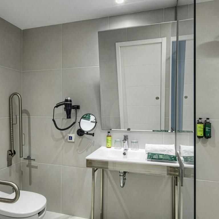 Sercotel Rosaleda Málaga - Habitación Triple - 5