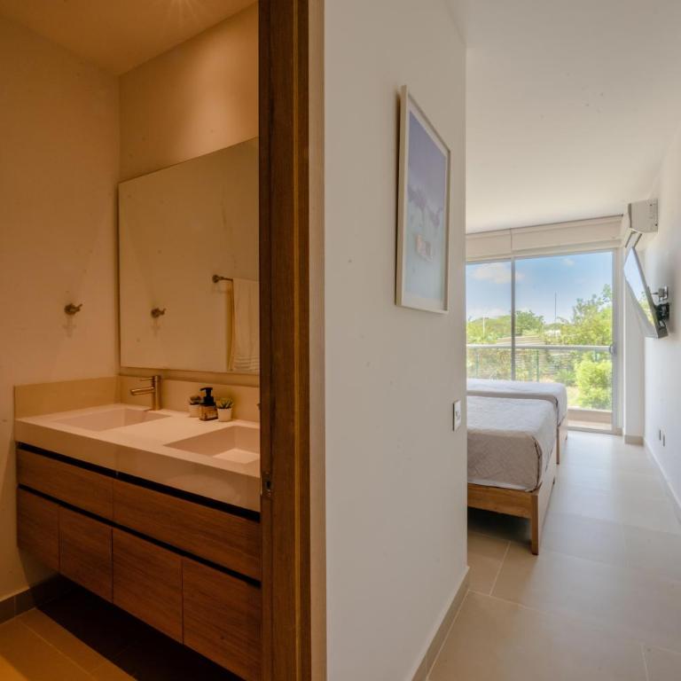 Apartamento con laguna de aguas cristalinas - Family Suite with Balcony - 6