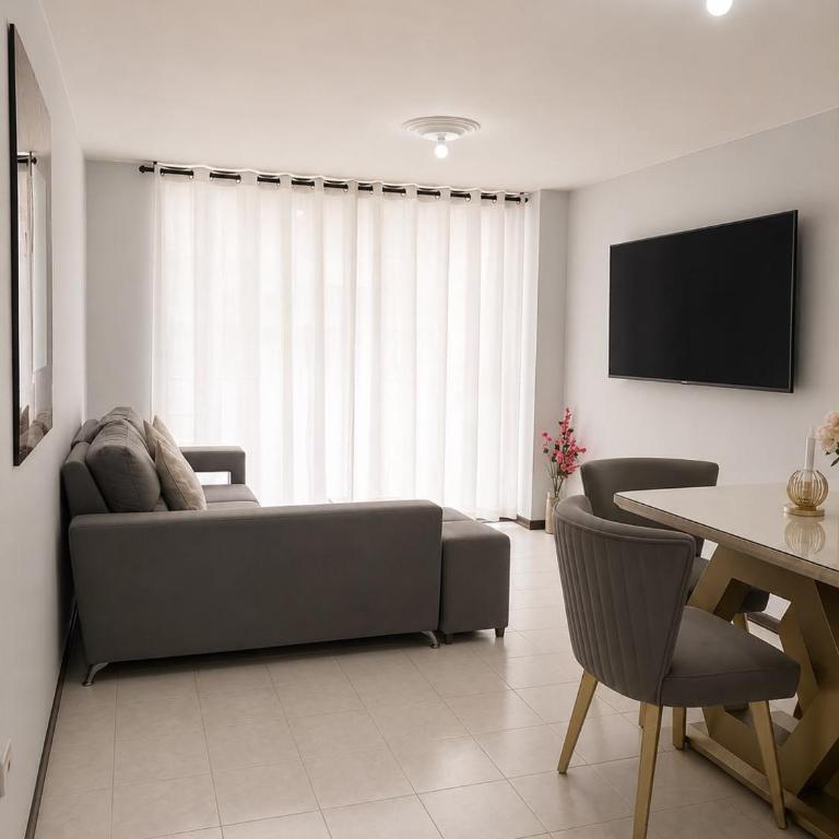 Spacious 4-Bedroom 8 Guests Near Neomundo - One-Bedroom Apartment - 1