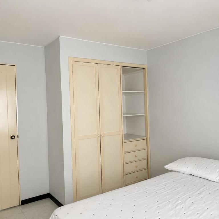 Spacious 4-Bedroom 8 Guests Near Neomundo - One-Bedroom Apartment - 2