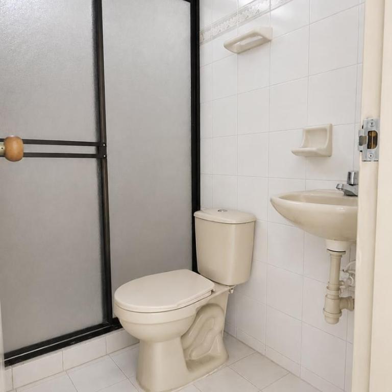 Spacious 4-Bedroom 8 Guests Near Neomundo - One-Bedroom Apartment - 4