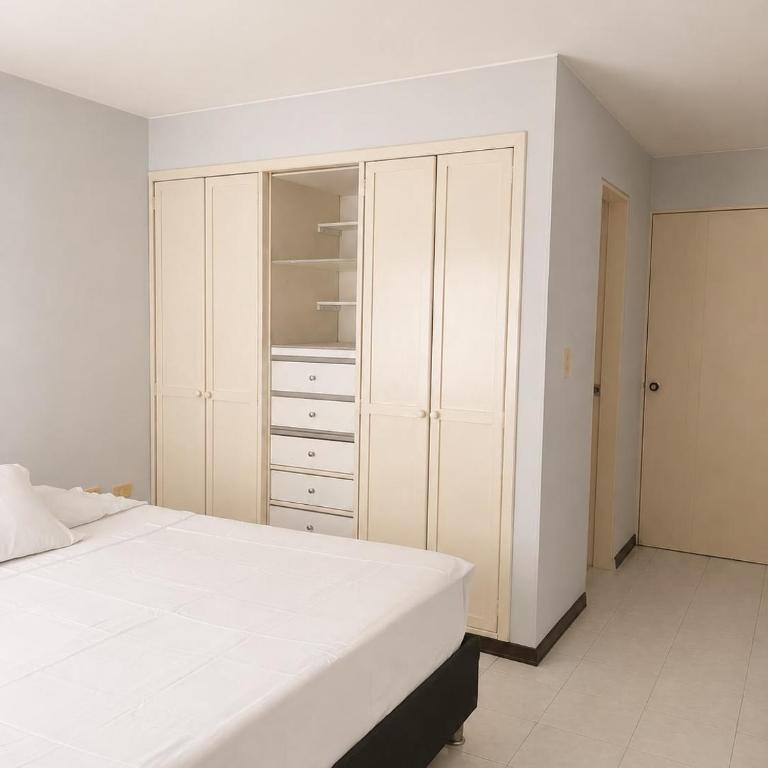 Spacious 4-Bedroom 8 Guests Near Neomundo - One-Bedroom Apartment - 5