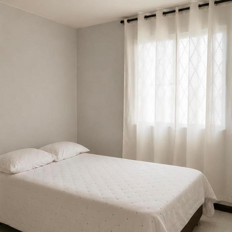 Spacious 4-Bedroom 8 Guests Near Neomundo - One-Bedroom Apartment - 6