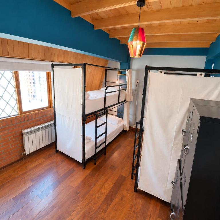 Hostal Martí - Habitación Compartida Mixta - 4 camas - 1