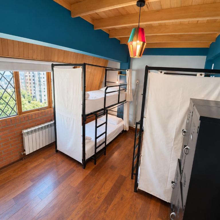 Hostal Martí - Habitación Compartida Mixta - 4 camas - 8