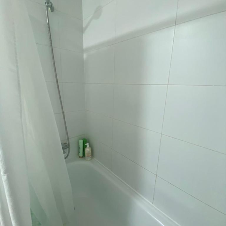 Urban Estudio Wifi, TV, Metro, Aire Acondicionado - One-Bedroom Apartment - 10