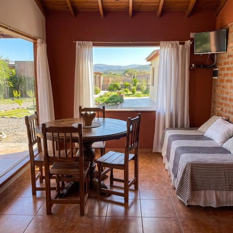 Cabaña con pileta y vista a los Comechingones - Bungalow de 2 dormitorios - 8