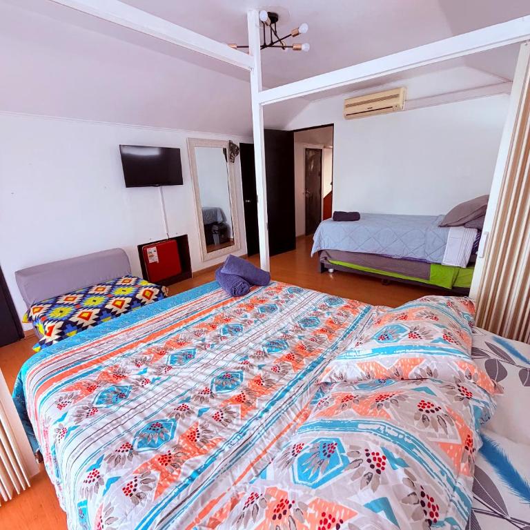 Habitación Exclusiva en Hostal Vitacura House - Habitación Cuádruple con balcón - 6