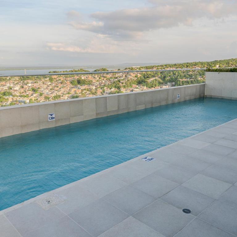 Apartamento piso 31, cerca aeropuerto y playa de Marbella - Three-Bedroom Apartment - 1