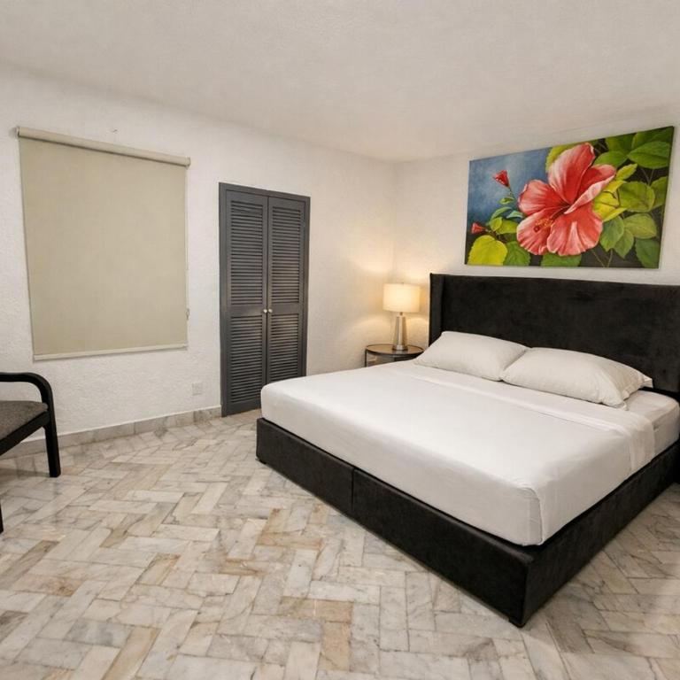 301 Apartment Hotel Zone 10 min walk to the Beach - Three-Bedroom Apartment - 5
