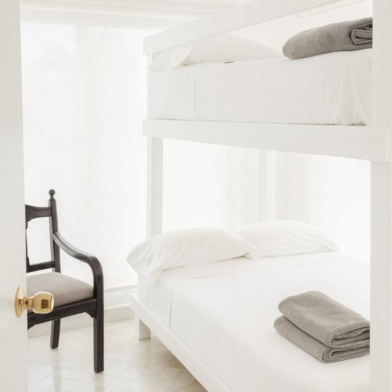 301 Apartment Hotel Zone 10 min walk to the Beach - Three-Bedroom Apartment - 10