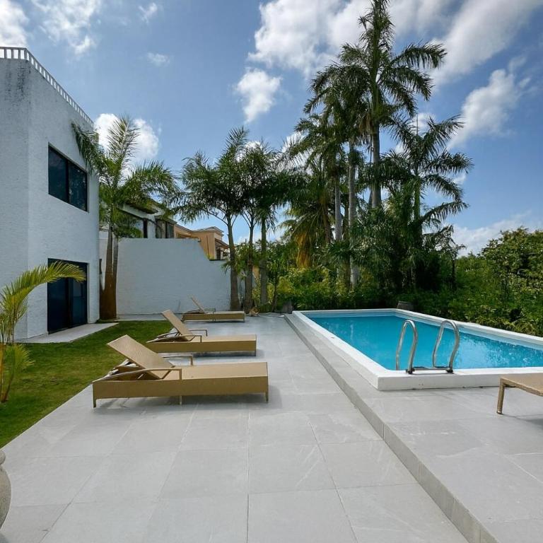 301 Apartment Hotel Zone 10 min walk to the Beach - Three-Bedroom Apartment - 11