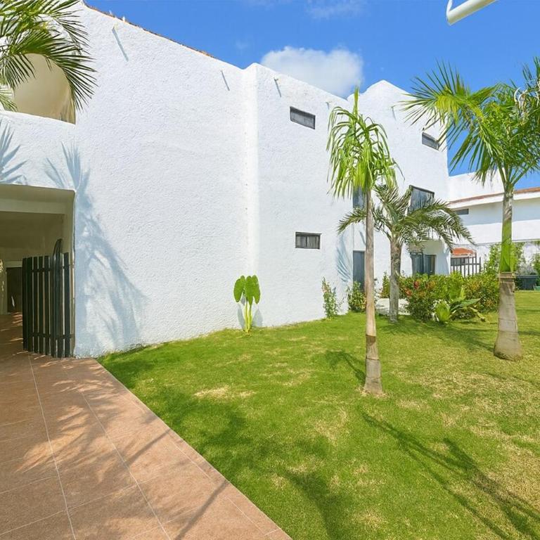 301 Apartment Hotel Zone 10 min walk to the Beach - Three-Bedroom Apartment - 17