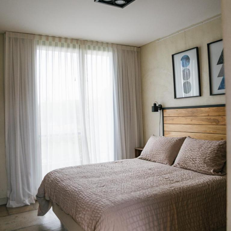 Guesthouse Mendoza - Deluxe Queen Room - 1