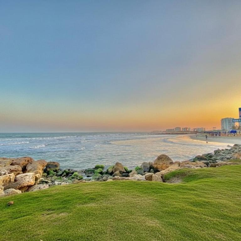 Luxury apto ocean View 2BR Great location - Two-Bedroom Deluxe Apartment with Harbor View - 15