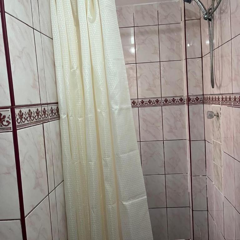 ENEDE HOSTEL - Habitación Doble con baño privado - 2 camas - 2